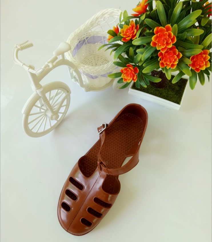老式凉鞋