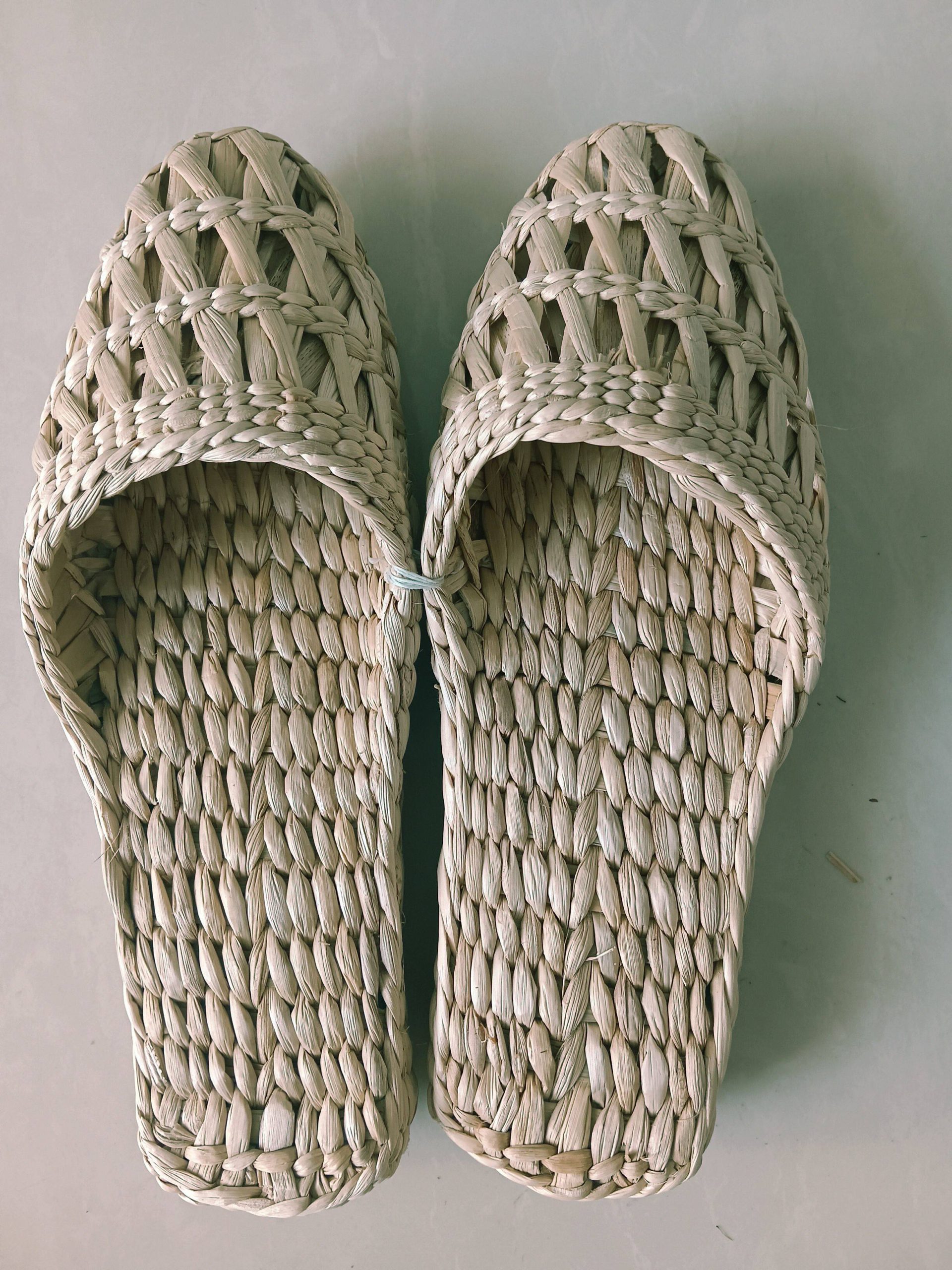 长蒲草手编拖鞋